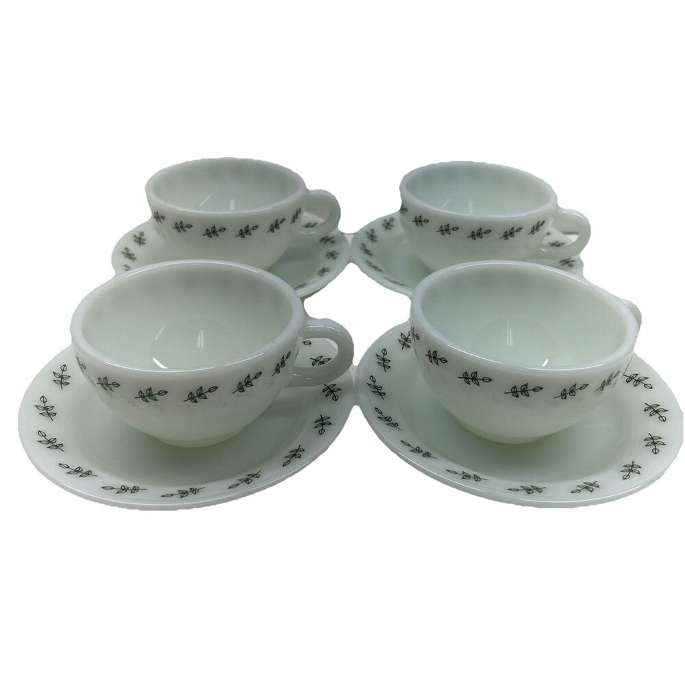 Vintage PYREX Green Leaf Set Of 4‎ Cups/Saucers